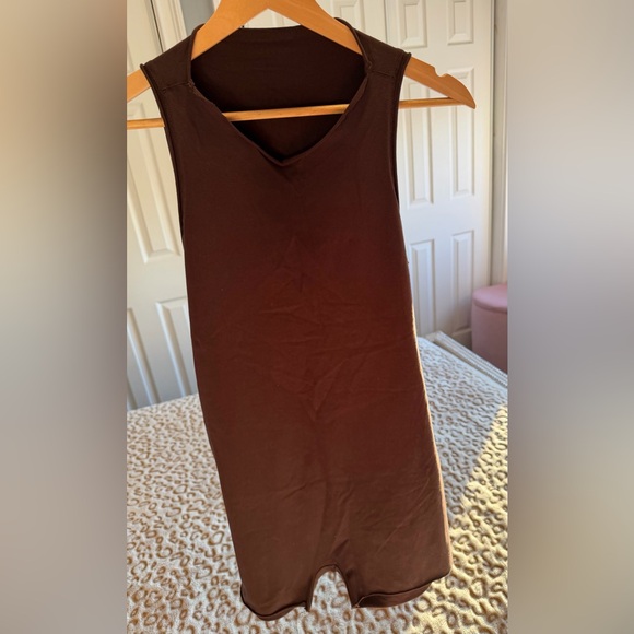 NEW! SKIMS Brown Fitness Wearable Women’s 
Size: L - Picture 9 of 9